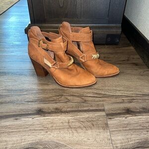 Gianni Bini Women's Tan Ankle Booties